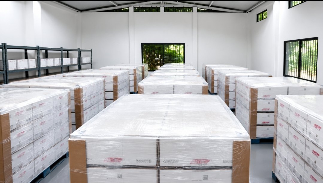 Bodega con tarimas de producto terminado listas para envío